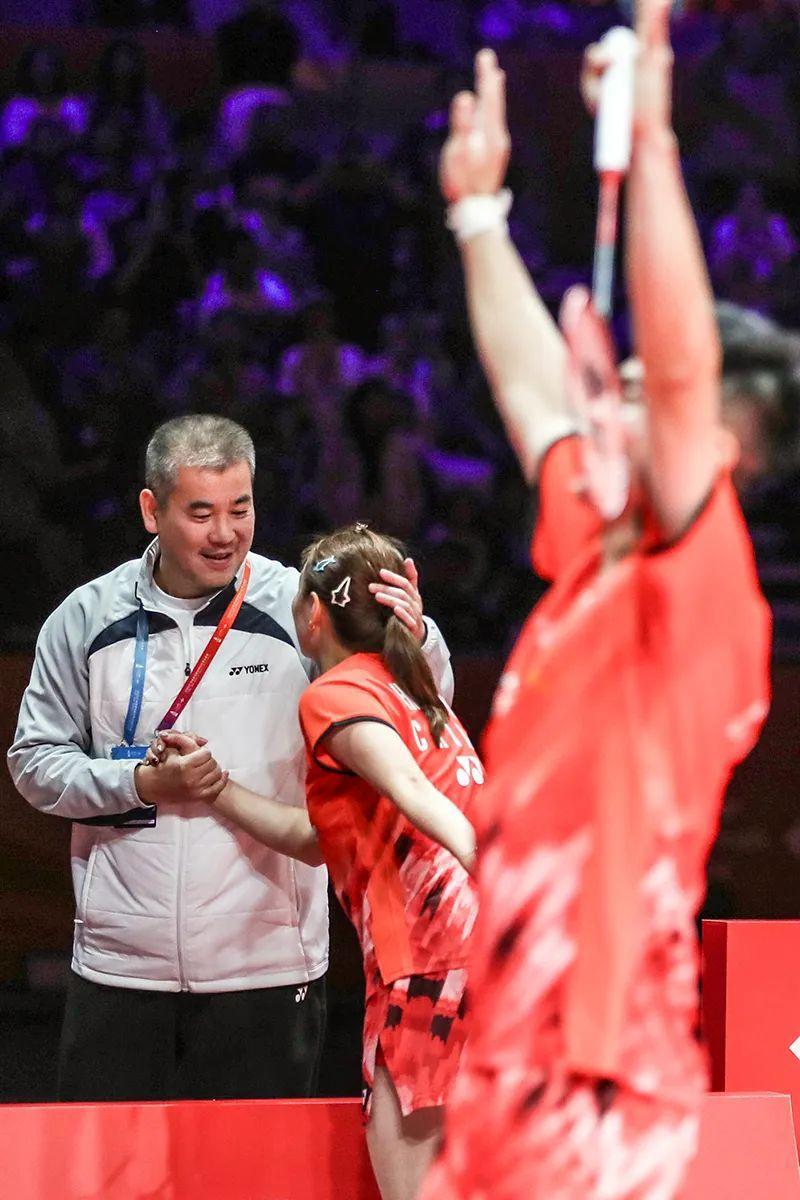羽毛球传奇谢幕，球迷泪洒赛场的简单介绍