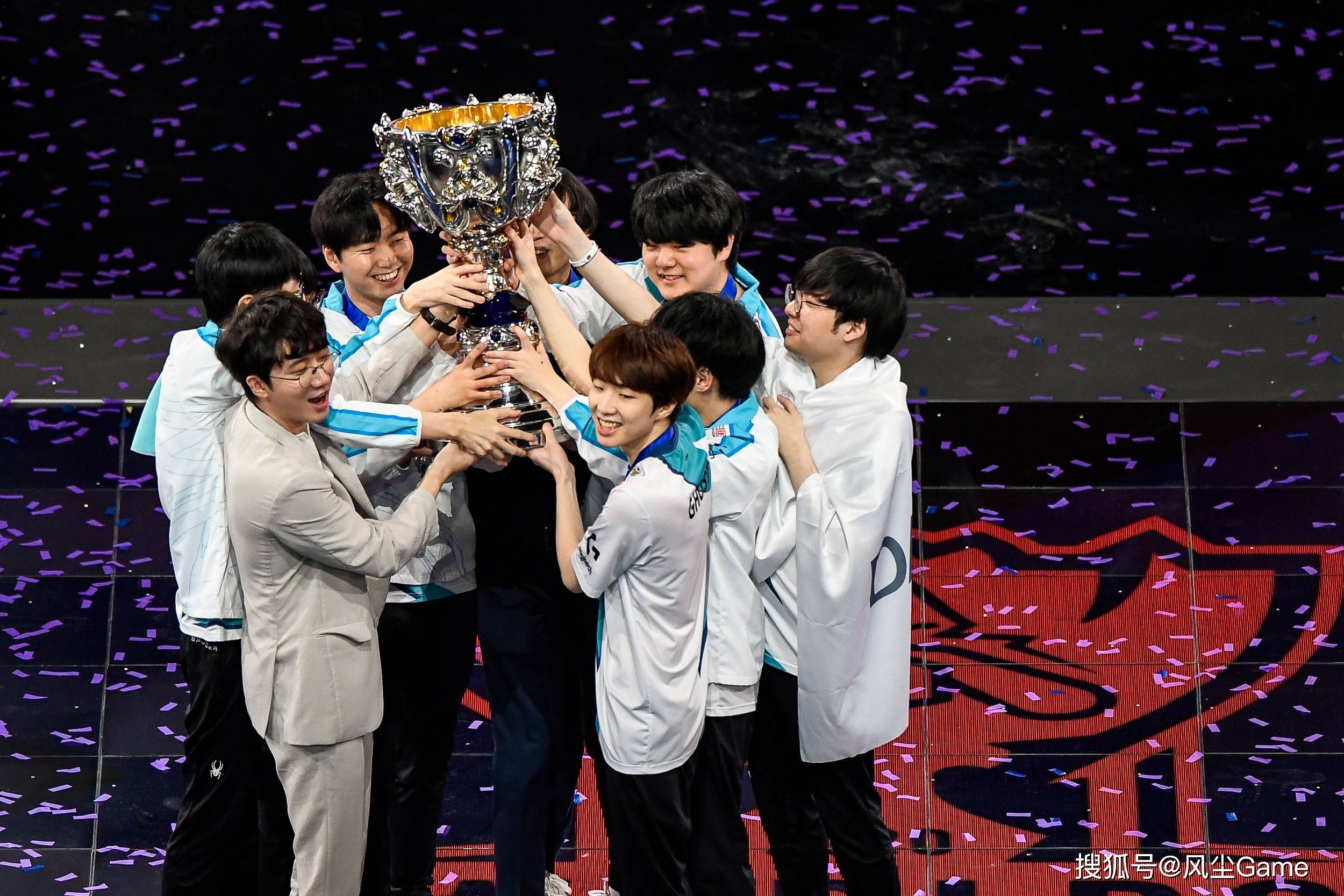 包含S赛决赛震撼开打，巅峰对决引爆全场的词条