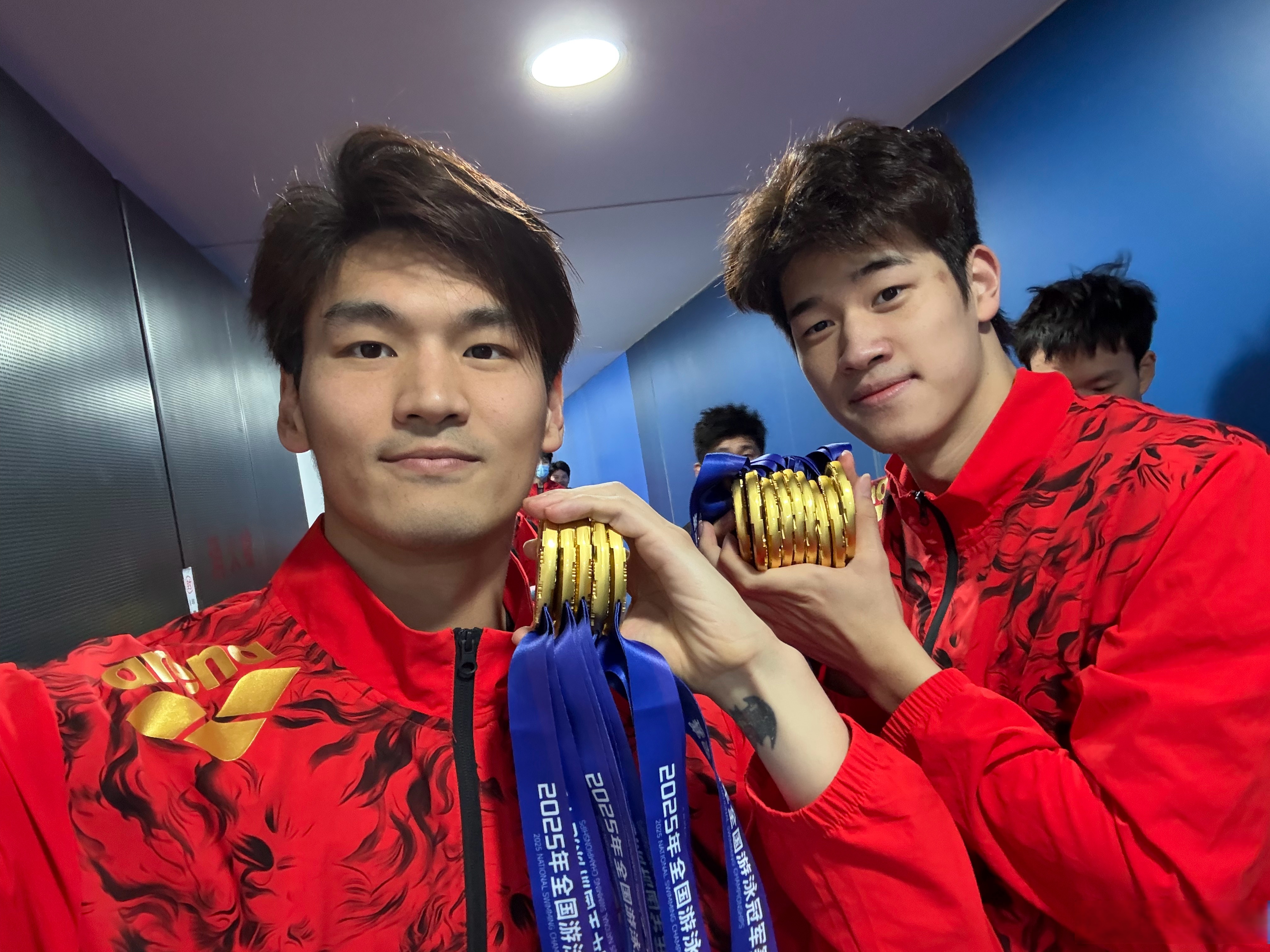 游泳传奇谢幕,球迷泪洒赛场 游泳传奇谢幕,球迷泪洒赛场