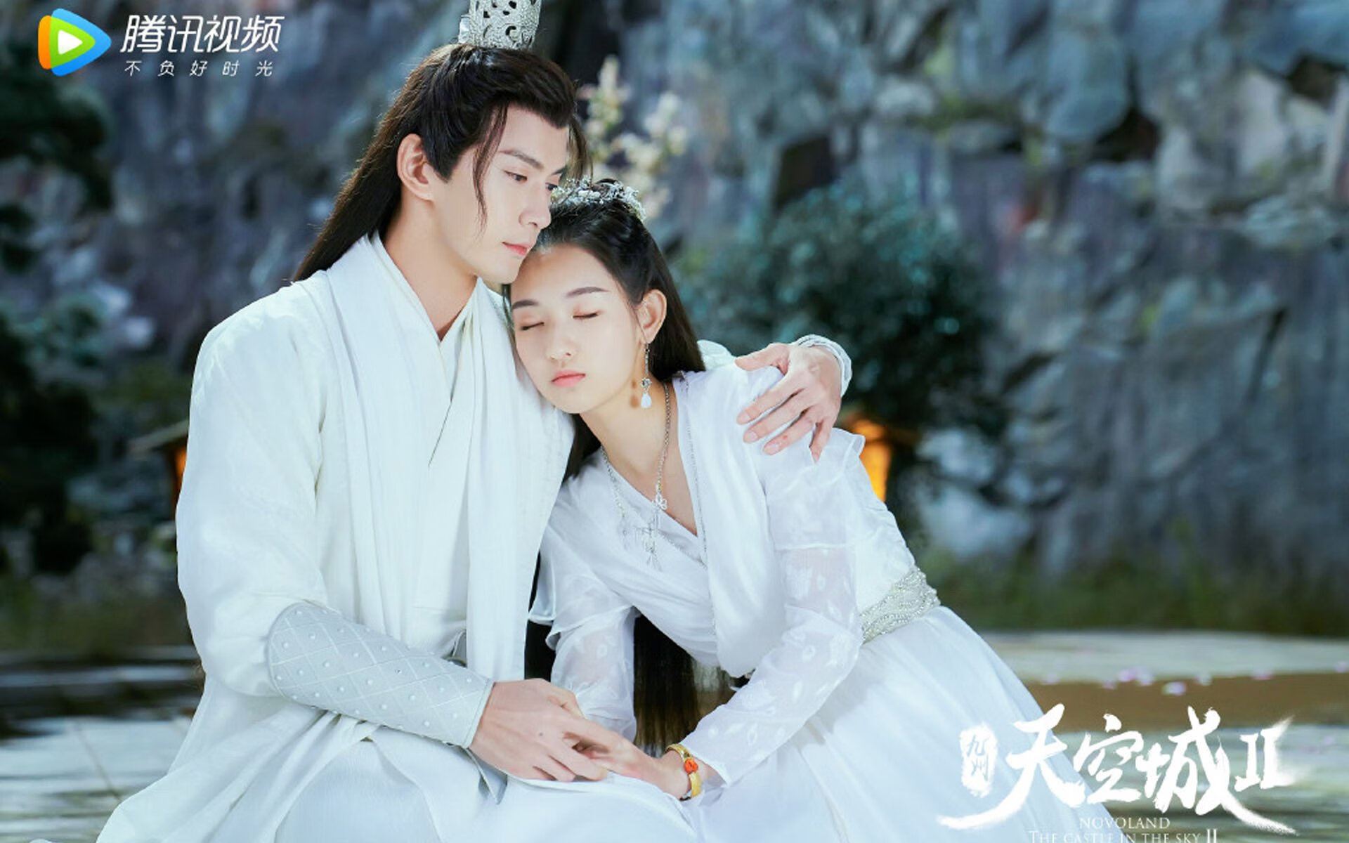 两个战场，两种战争，绿茵传奇与现实炮火间的命运交响