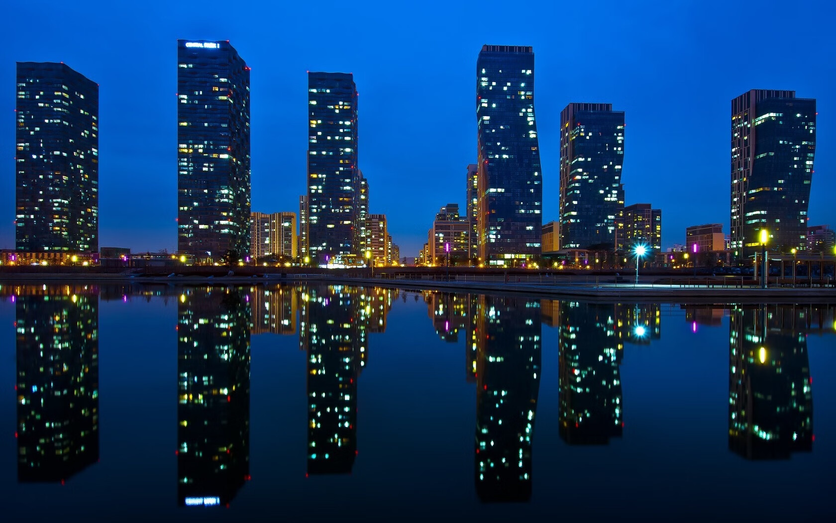 德甲争冠不眠夜,一个范弗利特式的防守如何绞杀了冠军悬念